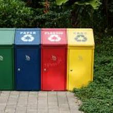 Photo of trash and recycle bins from commons.wikimedia.org